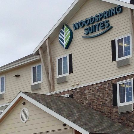 Suburban Studios Watford City 외부 사진