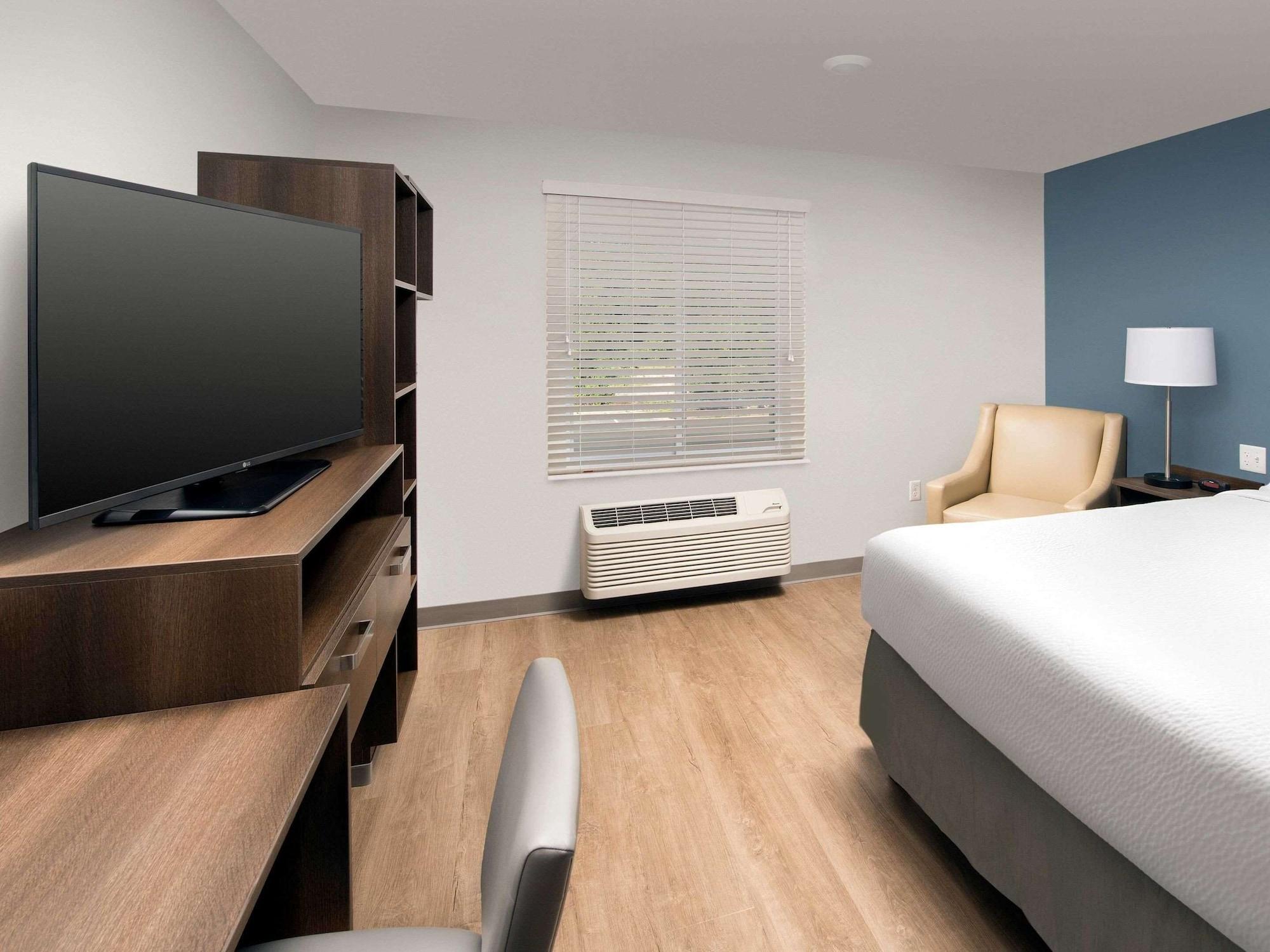 Suburban Studios Watford City 외부 사진