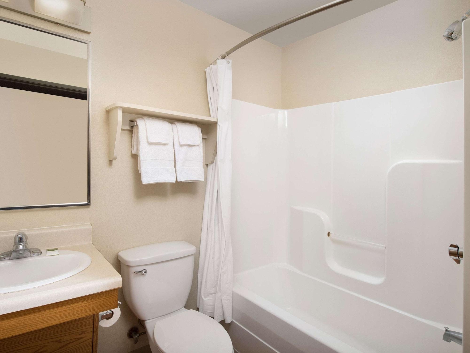 Suburban Studios Watford City 외부 사진