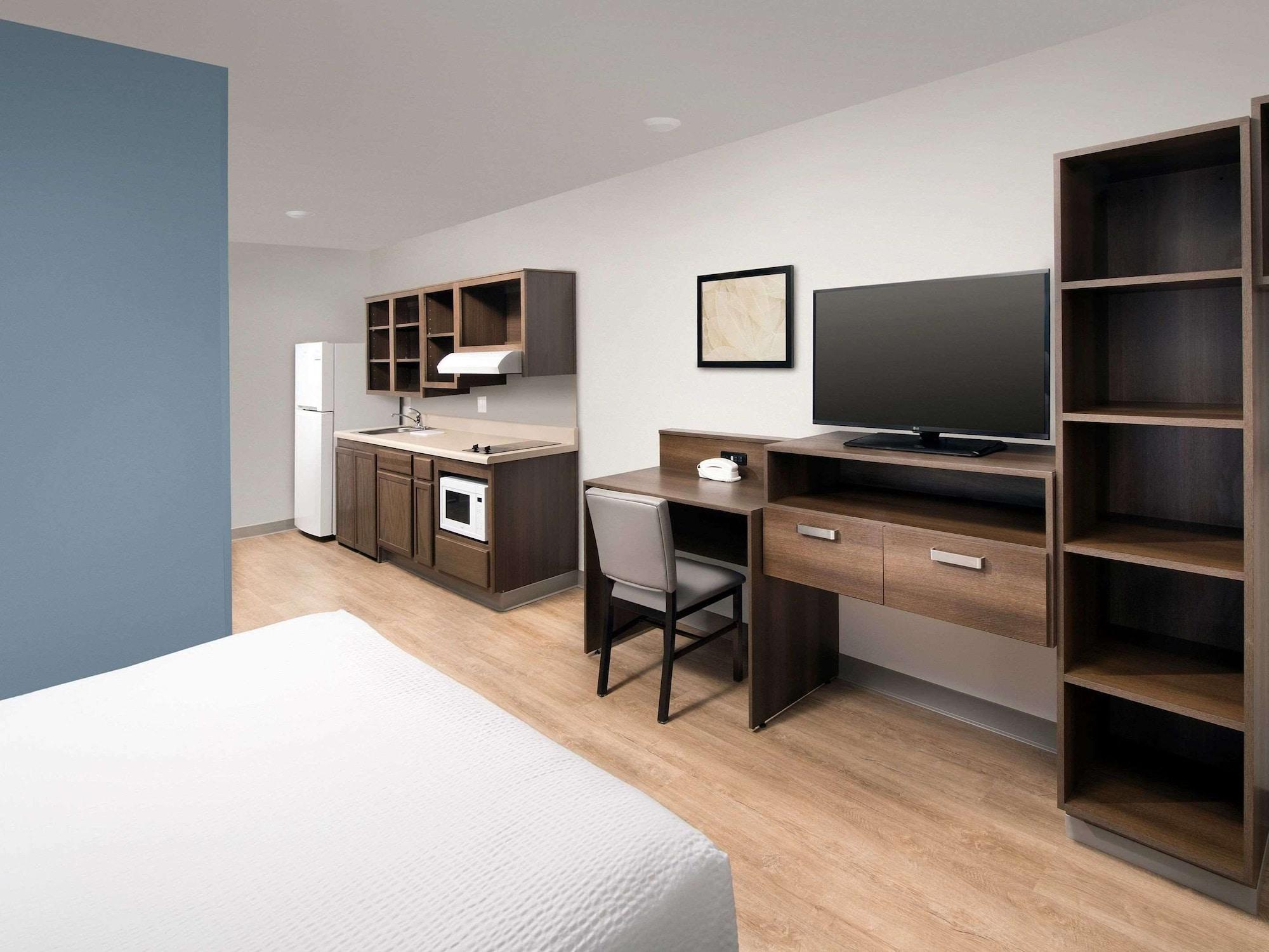 Suburban Studios Watford City 외부 사진