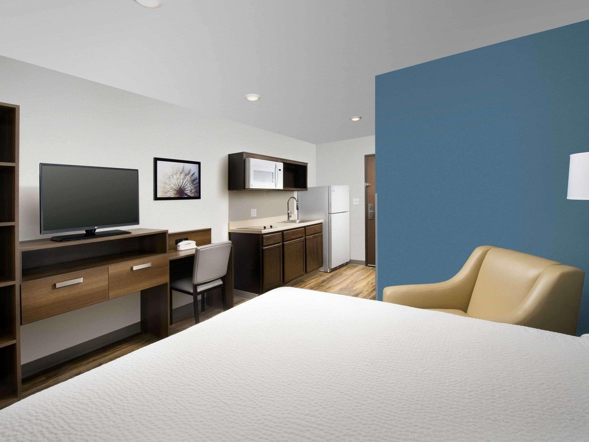 Suburban Studios Watford City 외부 사진
