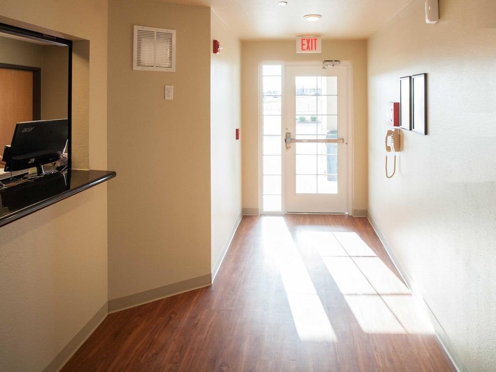 Suburban Studios Watford City 외부 사진