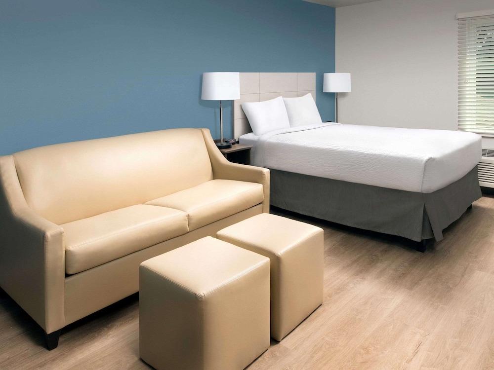 Suburban Studios Watford City 외부 사진