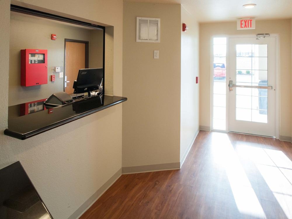 Suburban Studios Watford City 외부 사진
