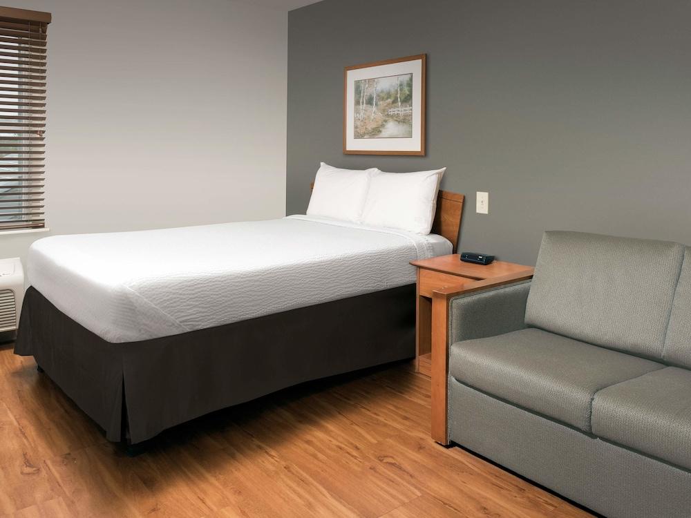 Suburban Studios Watford City 외부 사진