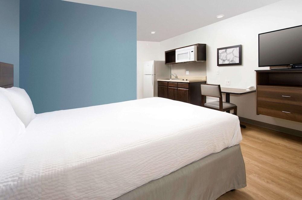 Suburban Studios Watford City 외부 사진