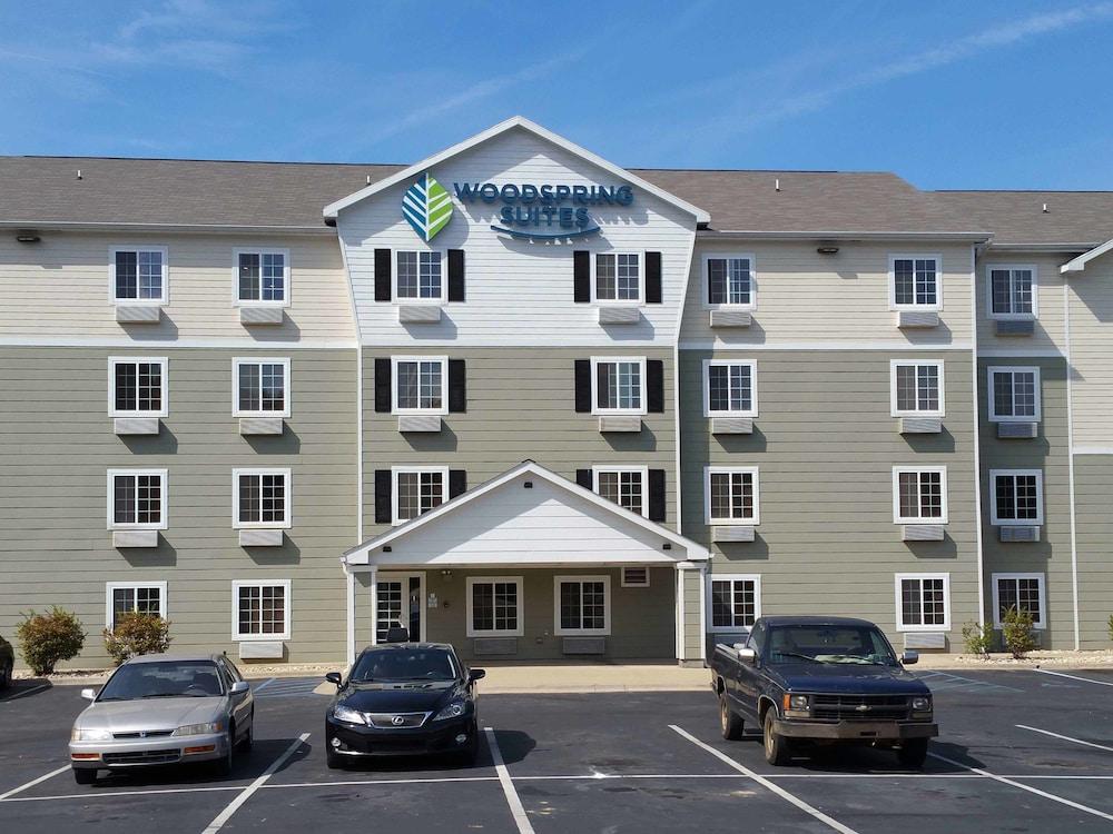 Suburban Studios Watford City 외부 사진