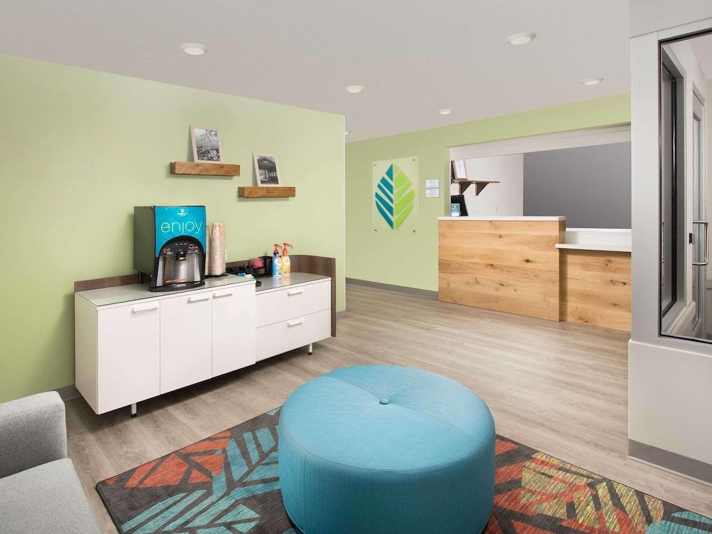 Suburban Studios Watford City 외부 사진