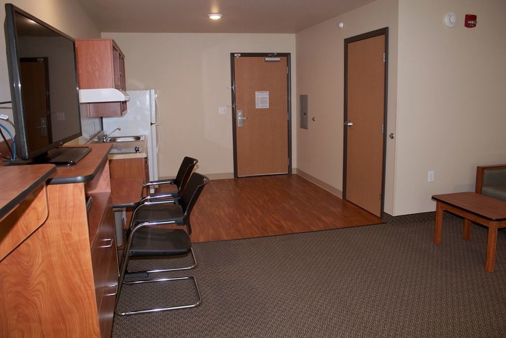 Suburban Studios Watford City 객실 사진