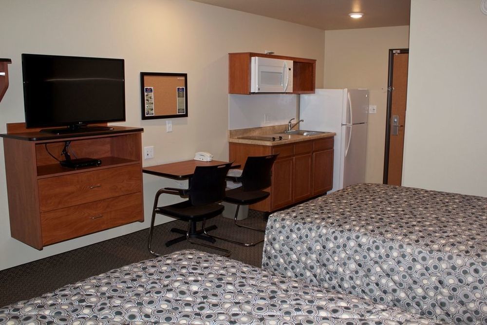 Suburban Studios Watford City 객실 사진