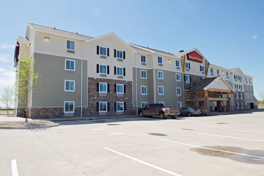 Suburban Studios Watford City 외부 사진