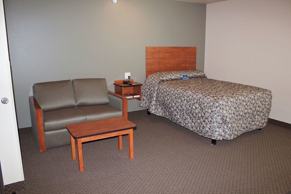 Suburban Studios Watford City 객실 사진