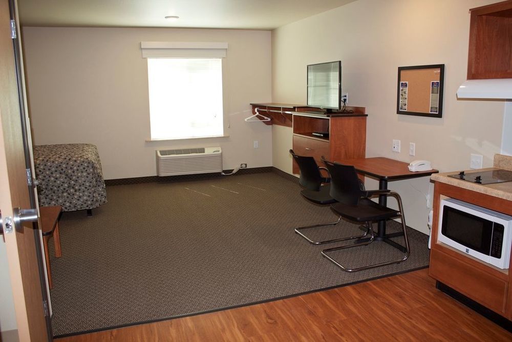Suburban Studios Watford City 객실 사진