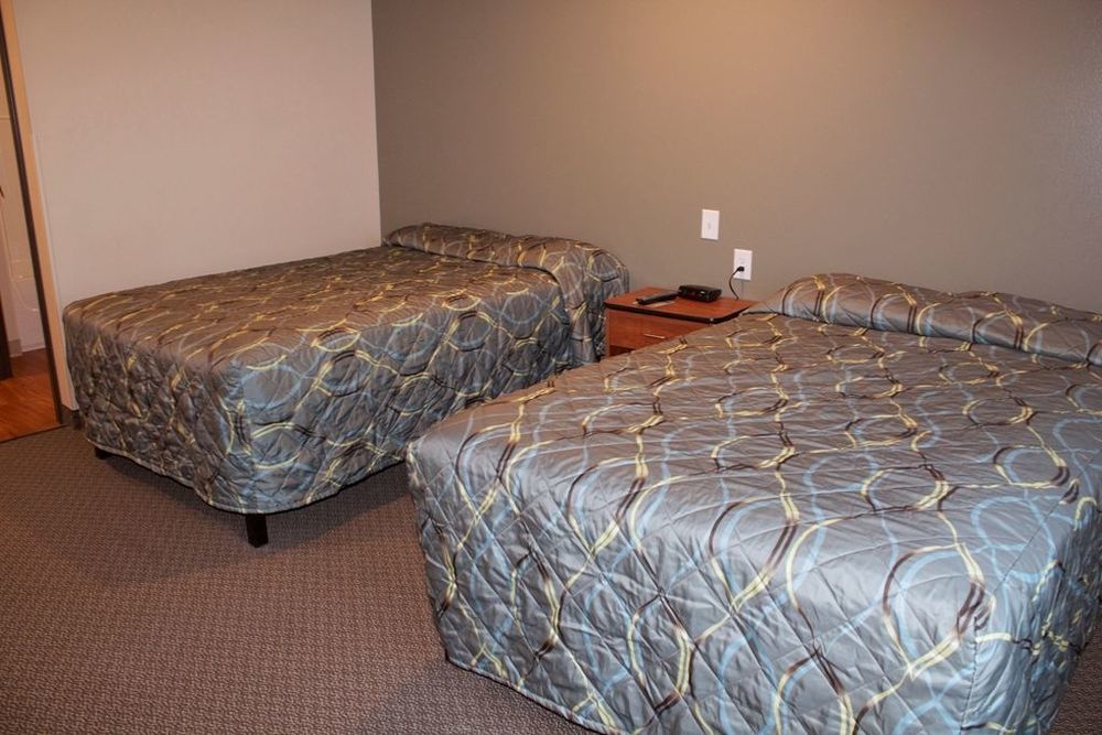 Suburban Studios Watford City 객실 사진